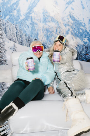 17_APRES_Models_Booth_Stock