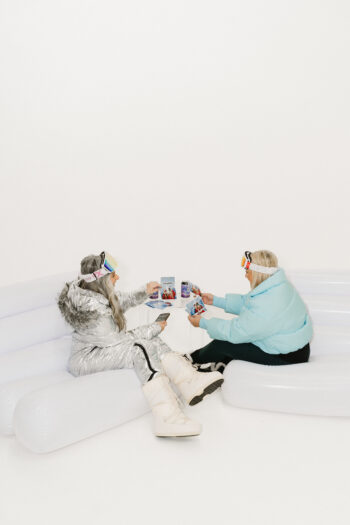 22_APRES_Models_Booth_Stock