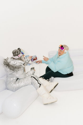 23_APRES_Models_Booth_Stock