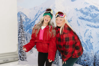 37_APRES_Models_Booth_Stock
