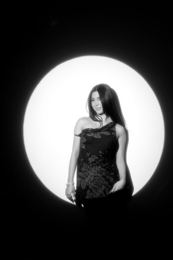 15_Gloss_Booth_Stock