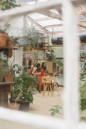 31_Fresh_Guests_Booth_Stock