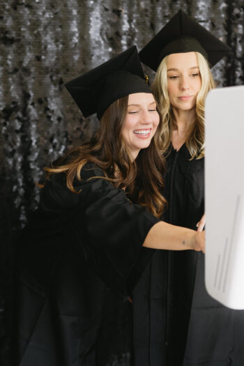 20_GRAD_Bonus_Booth_Stock