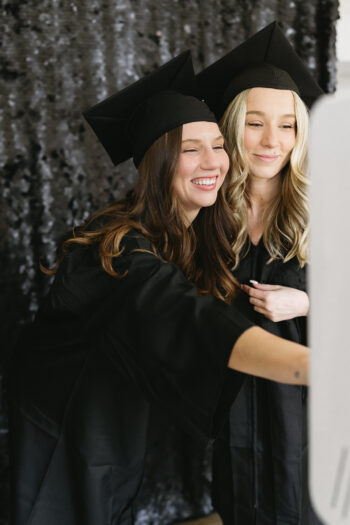 22_GRAD_Bonus_Booth_Stock