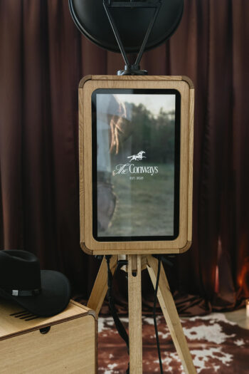 4_Western_Rich_Icon_Booth_Stock