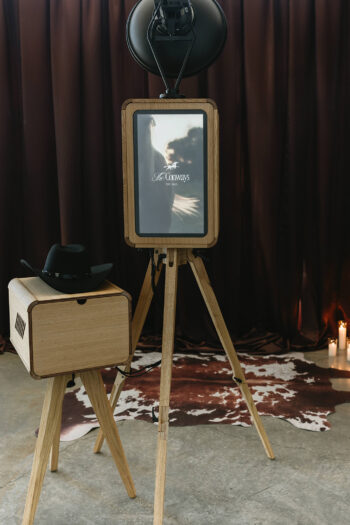 5_Western_Rich_Icon_Booth_Stock