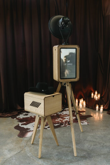 6_Western_Rich_Icon_Booth_Stock