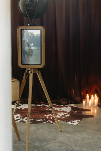 9_Western_Rich_Icon_Booth_Stock