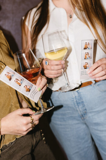 32_Dinner with Friends_Details_Booth_Stock