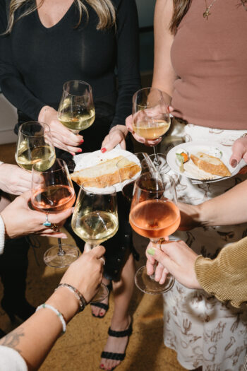 8_Dinner with Friends_Details_Booth_Stock