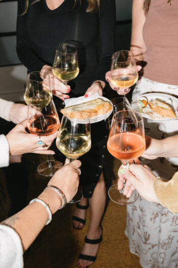 9_Dinner with Friends_Details_Booth_Stock